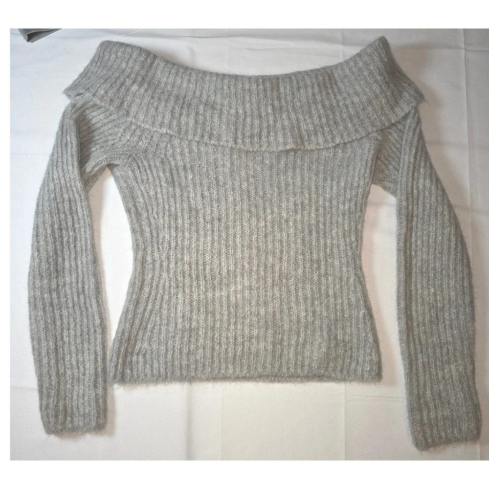 Reformation off shoulder